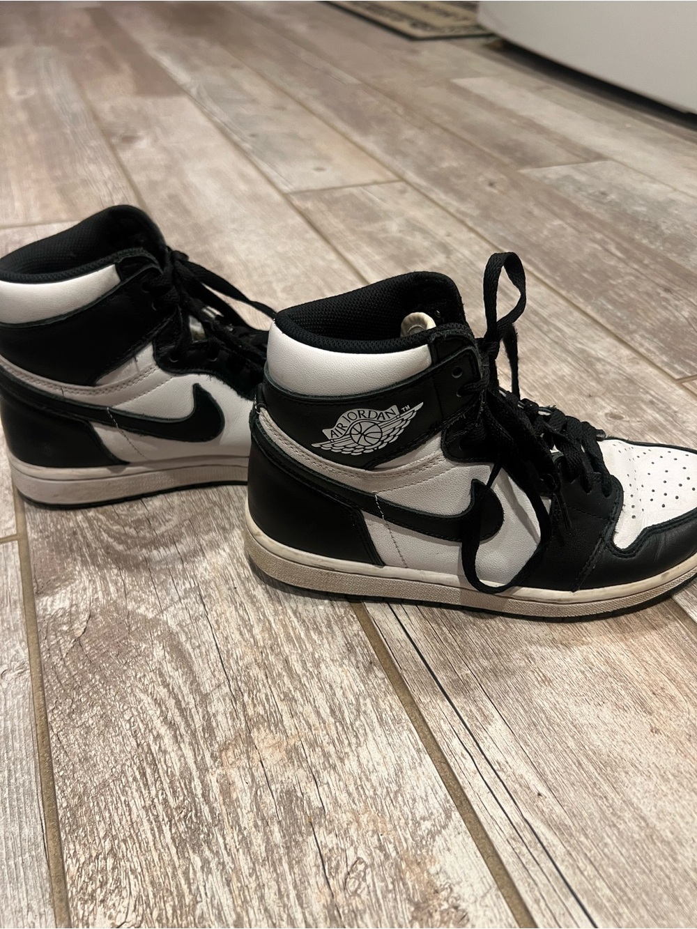 Nike Jordan 1 Retro High-Top Sneakers